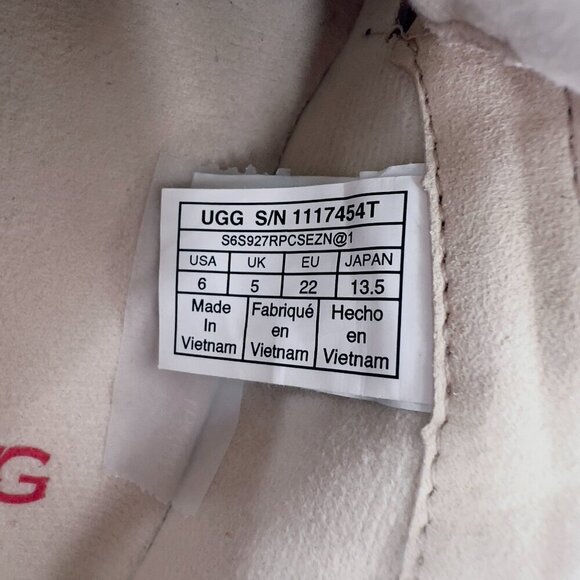 UGG Girls T Rennon Low Top Sneaker Size 6 - Picture 6 of 7